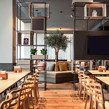 Intercityhotel Отель 4*