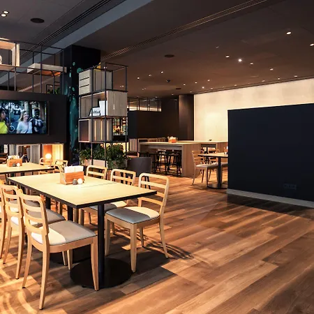 Отель Intercityhotel 4*