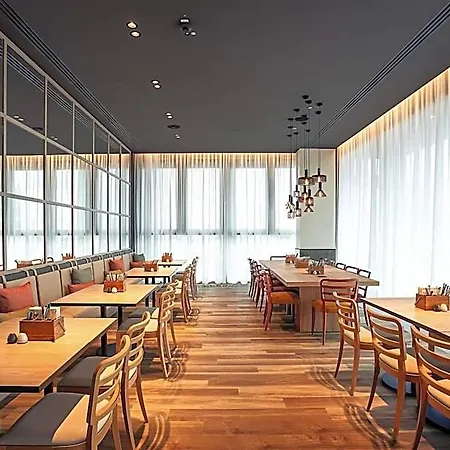 Intercityhotel 파더본