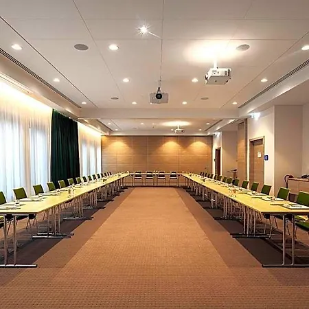 호텔 Intercityhotel 4*